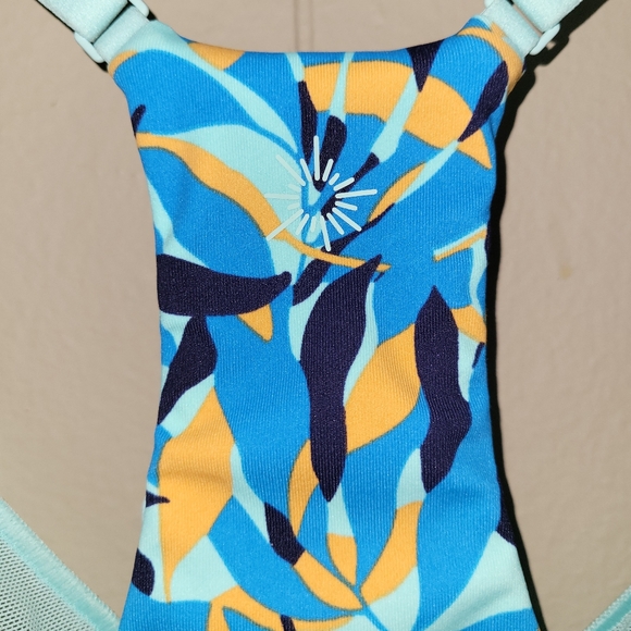 NWOT OFFLINE By Aerie Goals Mesh V-Neck Sports Bra - Picture 6 of 7